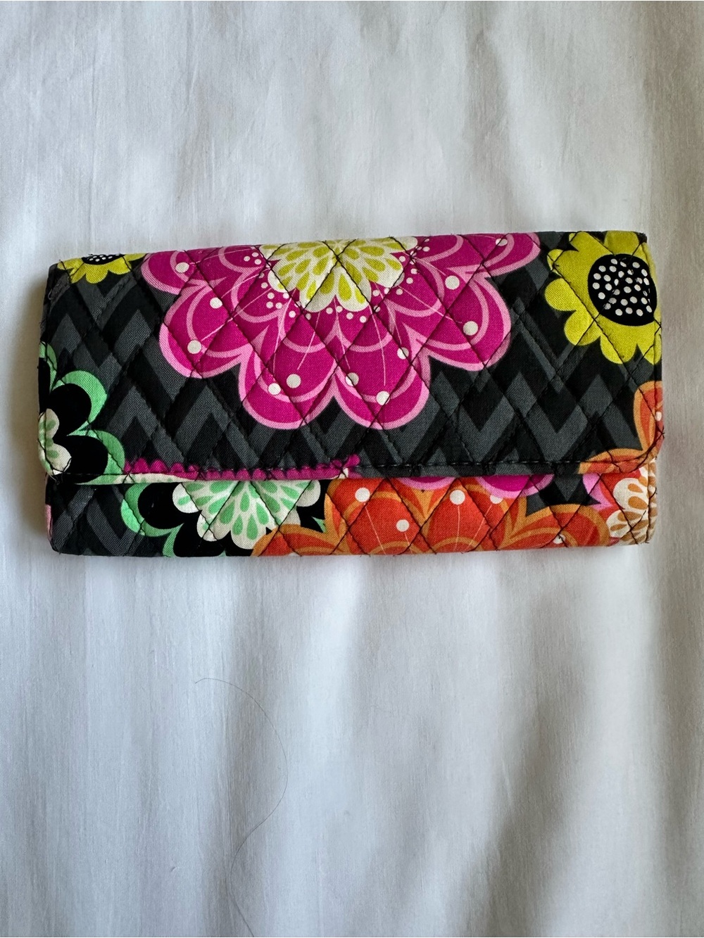 Vera Bradley Quilted Floral Retired Ziggy Zinnia Tri-Fold Wallet Chevron Accent